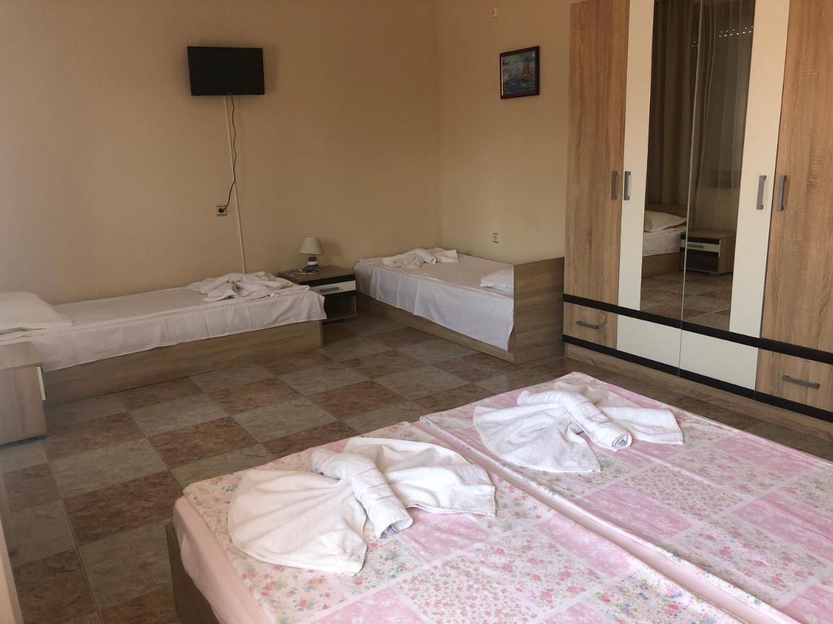 Stoyko'S Guest House Pomorie Bagian luar foto