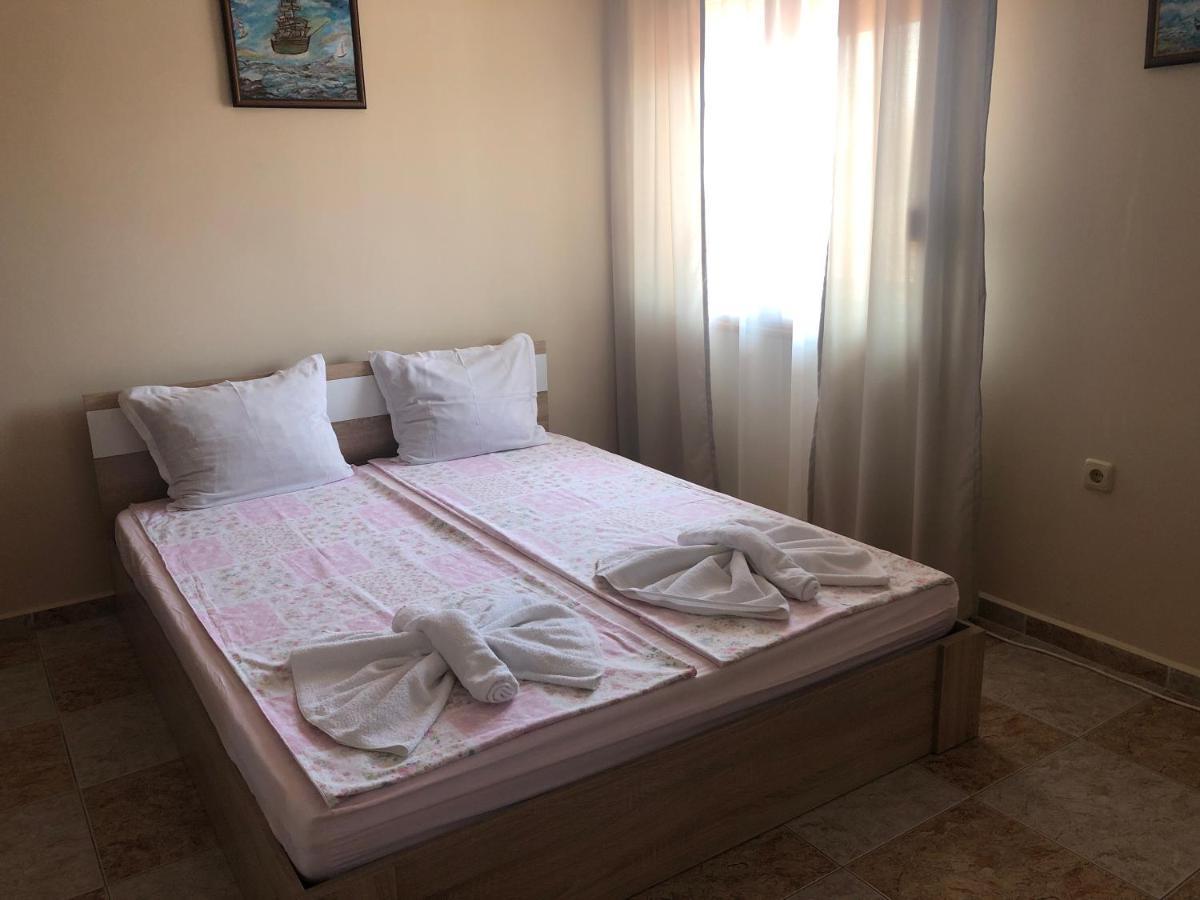 Stoyko'S Guest House Pomorie Bagian luar foto